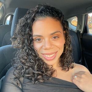 Meet your Posher, Anissa